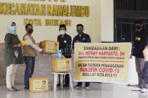 Wenny Berikan Ribuan APD ke Puskemas se-Kota Bekasi