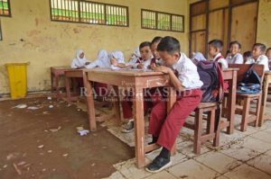 Ribuan Ruang Kelas Rusak
