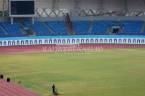 Perbaikan Stadion Wibawa Mukti Ditunda