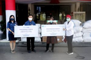 BCA Sumbang 100.000 Masker ke Warga Tiga Provinsi