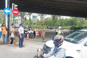 Jangan Parkir di Bahu Jalan Pangeran Jayakarta