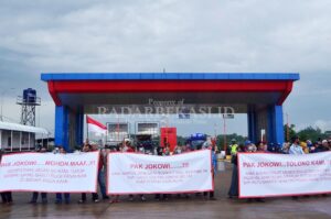 Warga Tuntut Uang Pembebasan Lahan Tol