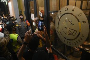 Kafe Disegel, Nih Kata Pemiliknya