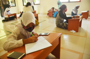 Sekolah Kejar Target Selesaikan Input Nomor HP