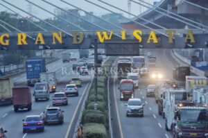 Lalu Lintas Tol Japek Dialihkan