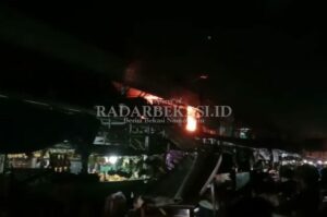 Tujuh Kios Terbakar, Kerugian Ditaksir Ratusan Juta
