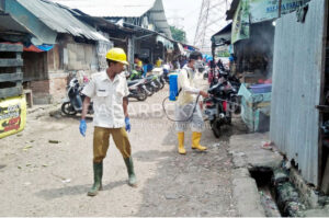 Rutin Penyemprotan di Area Pasar