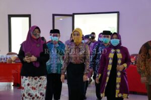 Holilah dan Atalia Hadiri Workshop Membatik