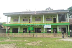 Klaim Seluruh Madrasah Sudah Teraliri Listrik