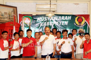 Aklamasi,  Maktub Kembali Pimpin Pertina