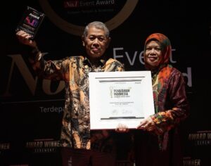 Rektor UHAMKA Raih Indonesia Academic Leader Award 2020