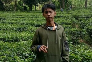 Bantu Orangtua Berjualan