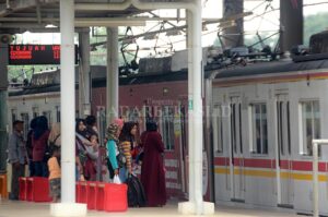 Kereta Api Cikarang-Purwakarta Kembali Beroperasi