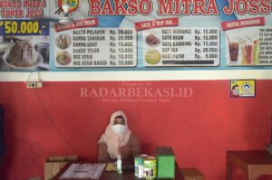 Pedagang Bakso Kembali Berjualan