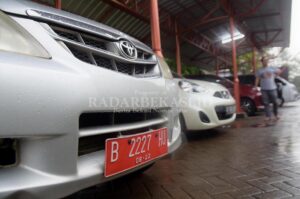 18 Mobil Dinas Dibawa Kabur Mantan Anggota Dewan