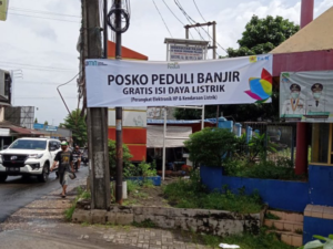 PLN Buka Posko Peduli Banjir, Bisa Charge Handphone Gratis