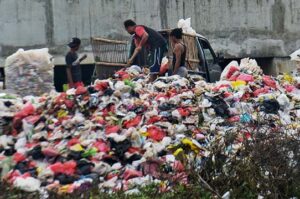 Bakal Ditutup Akses Jalan ke Pembuangan Sampah Ilegal