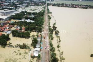 Fondasi Rel Tergerus Air, PT KAI Batalkan 42 Perjalanan