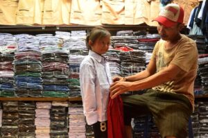 Penggunaan Atribut Tak Masuk Aturan