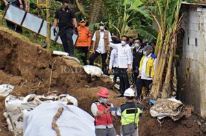 Presiden Minta Perbaikan Tanggul Dua Hari