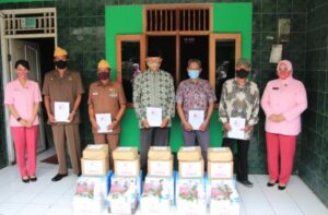 YKB Salurkan Bantuan untuk Veteran di Komplek Seroja⁣