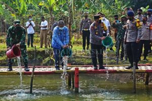Anggota Mako Batalyon D Diminta Bersinergi dengan Masyarakat