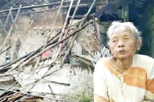 Cerita Nenek Gusah yang Tinggal Sendirian di Gubuk Reot