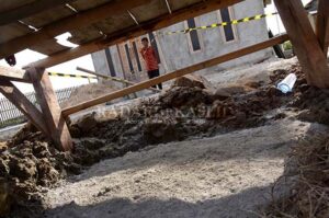 Lubang Semburan Gas dan Api Dicor Semen