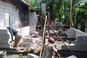 Rumah Nenek Gusah Mulai Diperbaiki