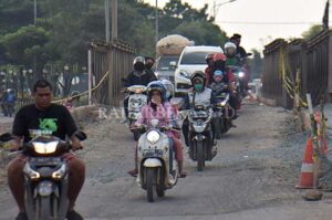 Warga Minta Pembangunan Jembatan Pacing Permanen