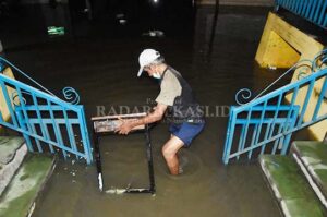 Bekasi Diguyur Hujan Es