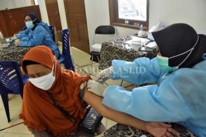 Belasan Ribu Lansia Divaksinasi