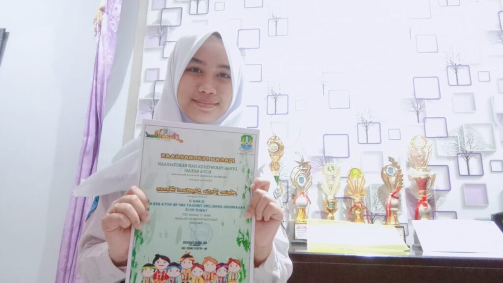 Bahagiakan Orang Tua dengan Prestasi