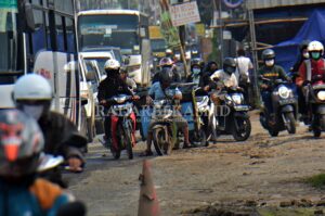 Perbaikan Jalan Serang Baru Tunggu Pemprov Jabar