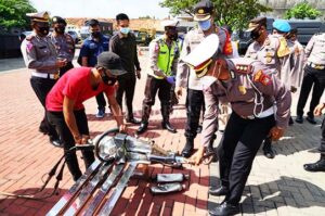 Polres Hancurkan 25 Knalpot Racing Hasil Razia