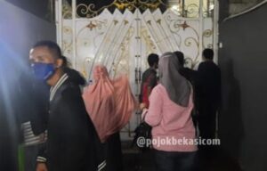 Tuntut Uang Kembali, Puluhan Orang Geruduk Rumah Bos Perusahaan Investasi di Pondokgede