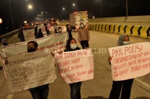 Warga Duduki Tol Cimanggis – Cibitung