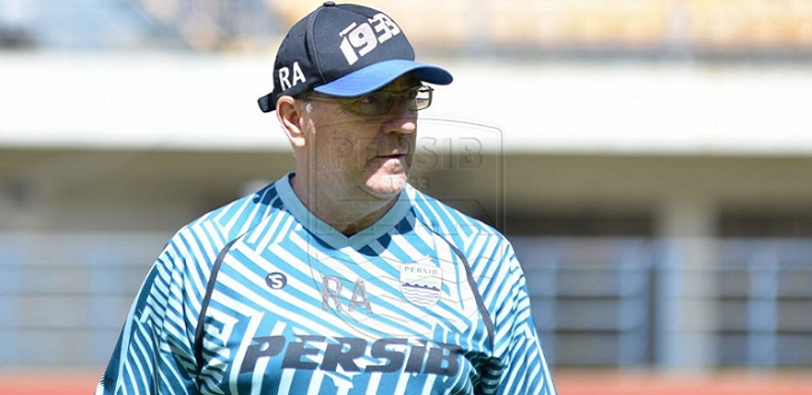 Andalkan Pemain Lokal, Pelatih Maung Bandung Puji Kualitas Skuad Persebaya