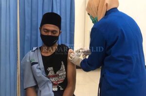 Puluhan Pegawai Islamic Centre Divaksinasi