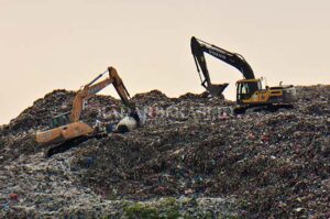 Volume Sampah Naik 200 Ton per Hari