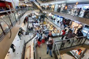 Belum Putuskan Pembatasan Operasional Mal