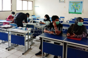 Takut Salah, Siswa Pilih Minta Bantuan Sekolah