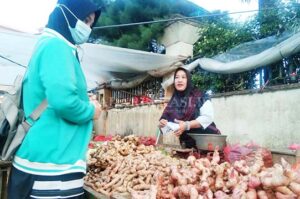 Pedagang Pasar di Cikarang Menjerit