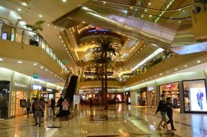 Mal dan Fasilitas Umum Ditutup