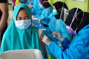 Ribuan Warga Jatiasih Divaksinasi