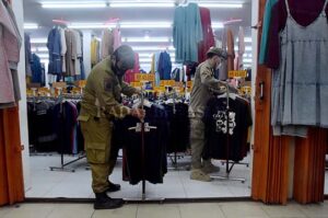 Tegakkan Aturan PPKM, Forkopimda Tutup Tempat Usaha