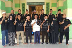 Kenalkan Partai Lewat Aksi Sosial