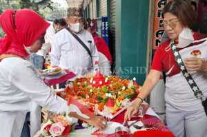 Penghuni Apartemen Helat Lomba Tumpeng