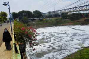 Panik, Remaja Lompat ke Kali Bekasi