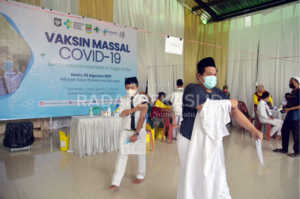 Kemenag: 1.930 Santri Ikut Vaksin di Pondok